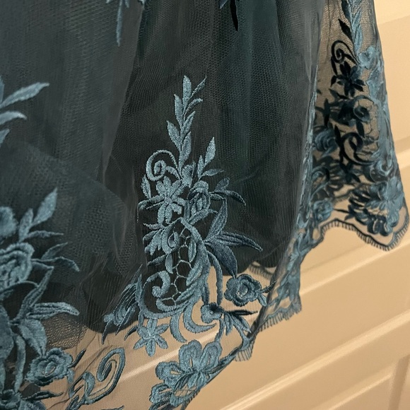 NWT Francesca’s Ellie Deep V Dress - Picture 7 of 7